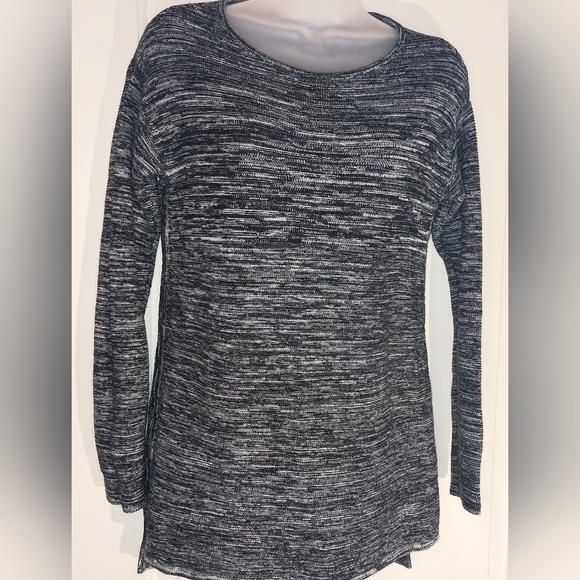 2 FOR $30 Chic Black and Gray ELLEN TRACY Knit Sweater top (#1,218) - Picture 1 of 8